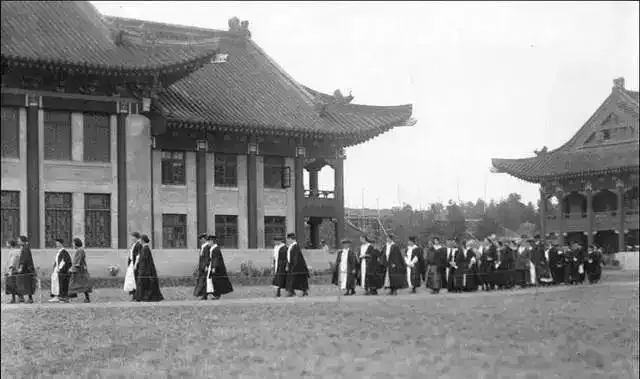 清代基督教在华规模化传播的核心动因：本土信仰真空与信仰补位的历史逻辑研究