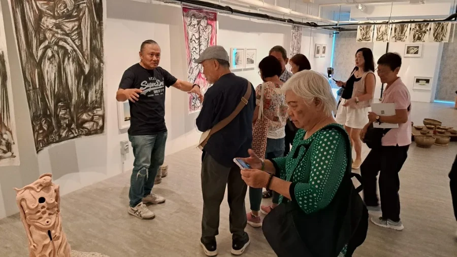 联合早报:一碗安乐茶饭 一缕柴窑烟火 在瓷器里细品岁月的纹理 联合早报:一碗安乐茶饭 一缕柴窑烟火 在瓷器里细品岁月的纹理