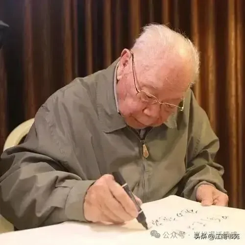 110岁马识途：中国作家寿命最长的，你知道他的长寿秘诀吗？