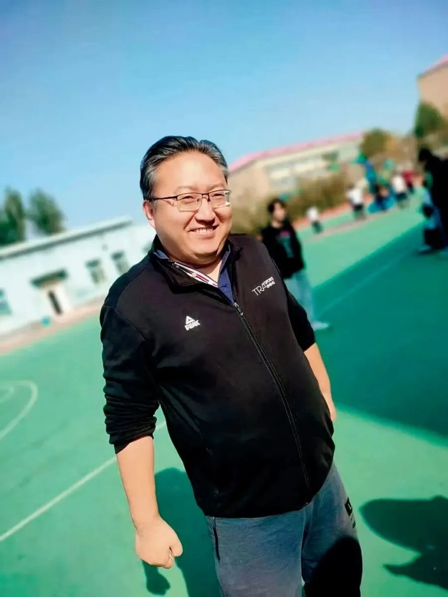 “打架、早恋、满嘴脏话,未来会是怎样的呢?” “打架、早恋、满嘴脏话,未来会是怎样的呢?”
