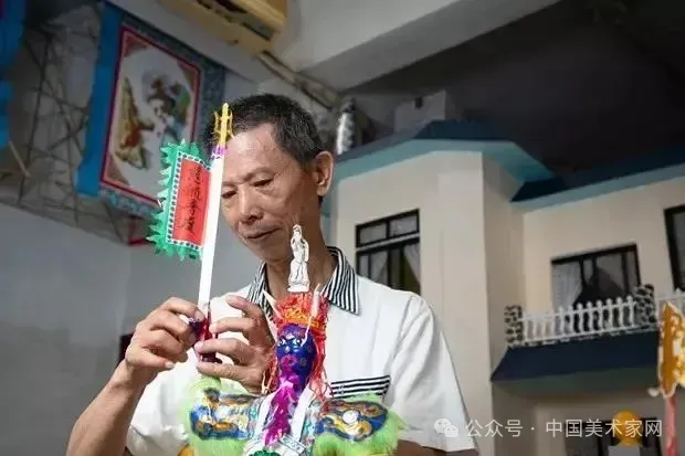 我们焚烧的纸房子，被巴黎国立博物馆永久收藏：称为太浪漫、当代艺术…